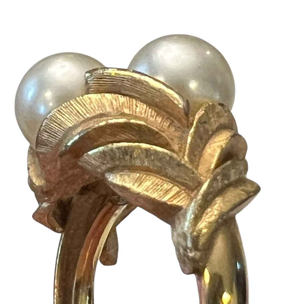 AVON Matte Textured Gold Tone‎ 2 Faux Pearl Ring Vintage Size 4.25-5.25 Classic